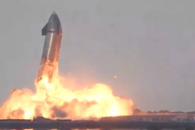 착륙 직후 화염에 휩싸여 폭발한 SN10, 출처 = SPACE X