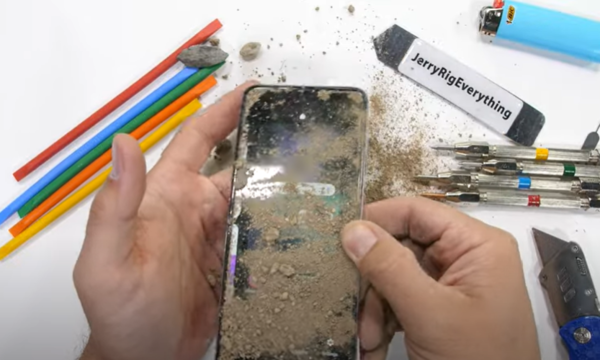 JerryRigEverything 영상 화면 캡처