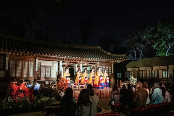 Traditional performance of 'Changdeokgung Moonlight Trip' (photo = Provided by the Korea Cultural Heritage Foundation)