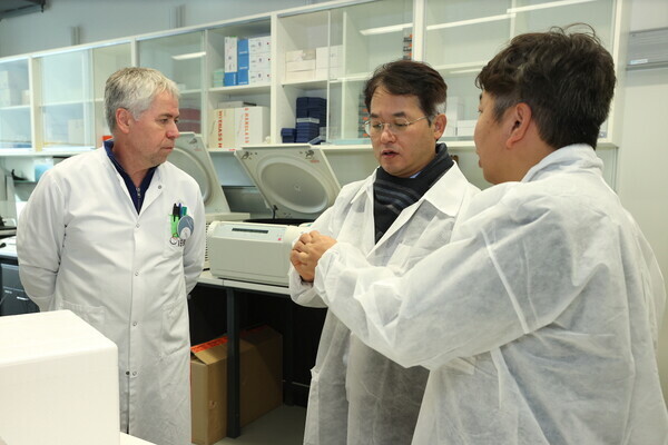 룩셈부르크 국립보건원 통합바이오뱅크(LIH-IBBL) 방문한 이동환 고양특례시장 사진=고양특례시