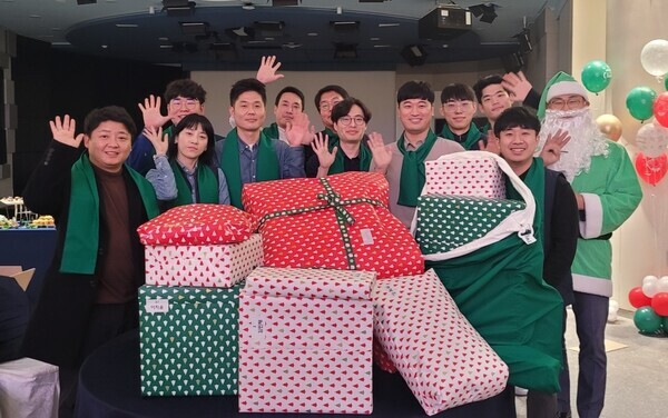 ‘철도산타’, 복지시설 아동에 따뜻한 겨울 선물. 사진=코레일