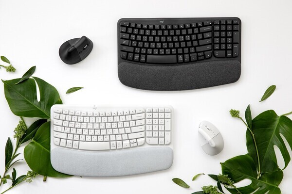 로지텍의 인체공학 웨이브 무선 키보드 ‘Wave Keys’. 사진=로지텍