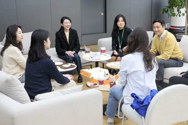 HD현대 정기선 부회장이 최근 사내어린이집에 자녀를 등원시키는 여성 직원들과 간담회를 가졌다. 사진=HD현대