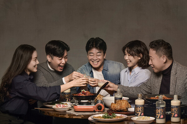 '백술닷컴'이 2023년 회원 및 판매 데이터를 기반으로 전통주 소비 트렌드를 분석하고 2024년 전통주 시장을 전망하는 소비 리포트를 공개했다. 사진=더본코리아