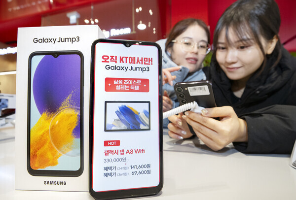 KT는 갤럭시 점프(Jump)시리즈를 최근 3년 간 꾸준히 새로운 모델을 선보이며 현재까지 150만대가 고객의 선택을 받았다고 25일 밝혔다. 사진=KT