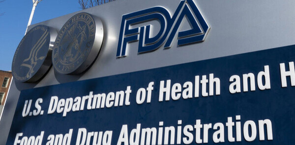 2020년 12월10일 미 메릴랜드주 실버스프링에 있는 FDA 본부에 세워진 간판. 사진=뉴시스