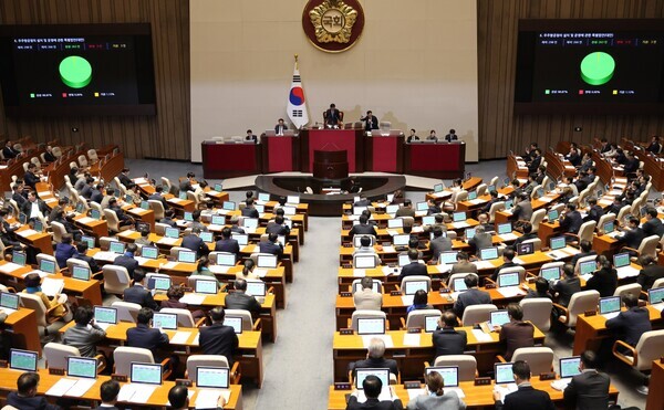 9일 오후 서울 여의도 국회 본회의장에서 열린 제411회국회(임시회) 4차 본회의에서 '우주항공청의 설치 및 운영에 관한 특별법안(대안)'이 가결되고 있다. 사진 = 뉴시스