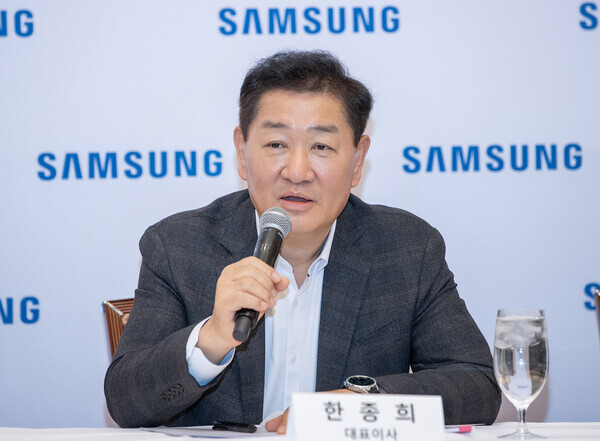 현지시간 9일 미국 라스베이거스 CES 2024 현장에서 한종희 삼성전자 대표이사 부회장이 국내 기자간담회를 열고 기자들의 질문에 답변하는 모습. 사진=삼성전자