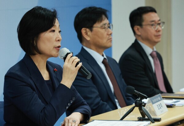 오영주 중소벤처기업부 장관이 11일 오전 서울 영등포구 중소기업중앙회 상생룸에서 열린 2024 주요정책 브리핑에서 인사말을 하고 있다. 사진 = 뉴시스