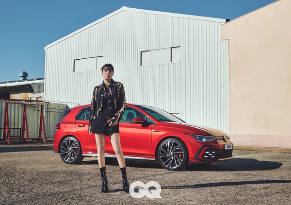 폭스바겐 골프50주년 화보 골프 GTI X 권은비. 사진= 폭스바겐코리아