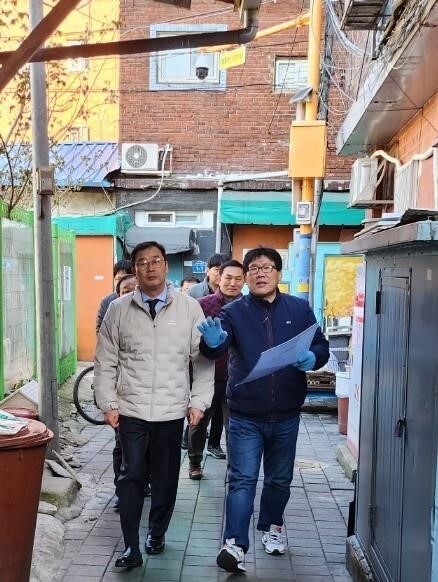 쪽방 지역 화재 예방 강화 위해 현장 방문 점검 실시.사진=영등포구