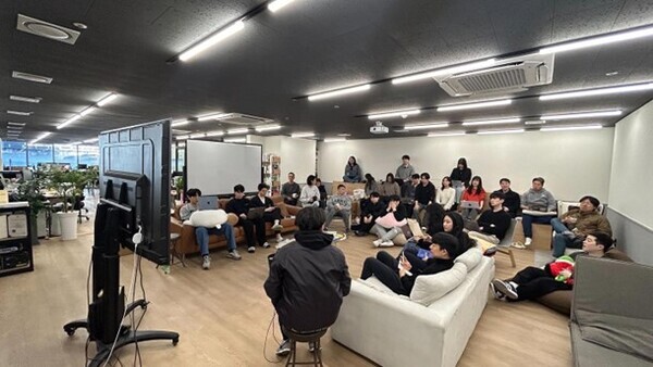최근 오피스 이전을 마친 비즈니스캔버스의 오픈 라운지 모습. 사진=비즈니스캔버스