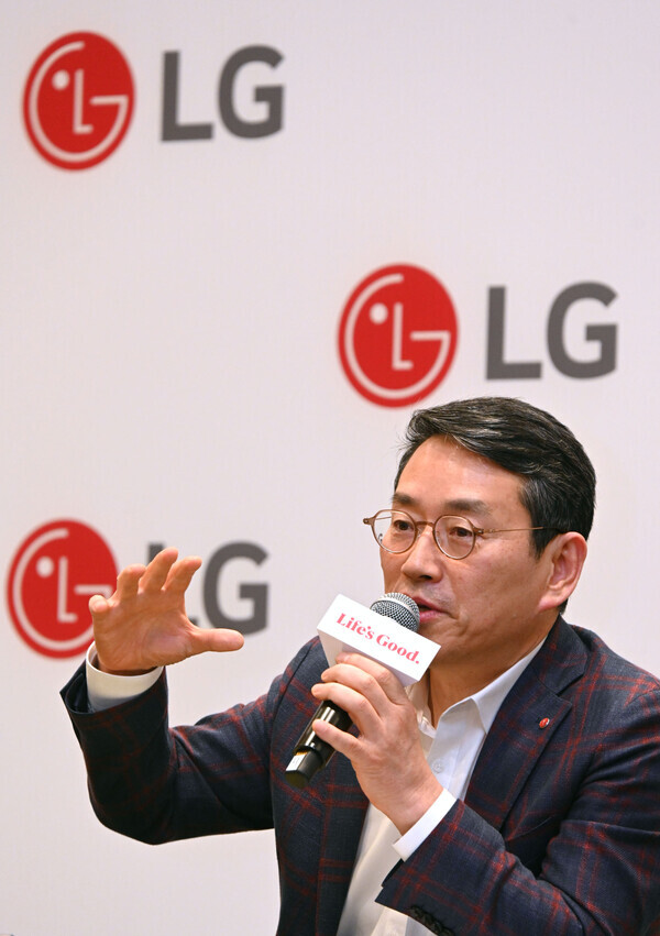 조주완 LG전자 대표이사 사장이 현지시간 10일 미국 라스베이거스에서 열린 기자간담회에서 사업 전략을 소개하고 있다. 사진=LG전자