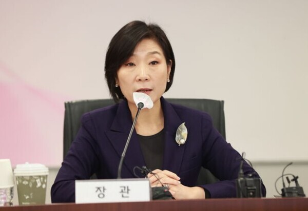 오영주 중소벤처기업부 장관이 24일 서울 영등포구 중소기업중앙회에서 열린 '2024 중소기업 정책간담회'에 참석해 인사말을 하고 있다. 제공 = 중소벤처기업부