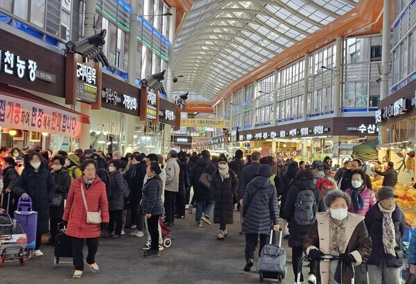 명절 성수기를 맞은 전통시장. 사진=aT