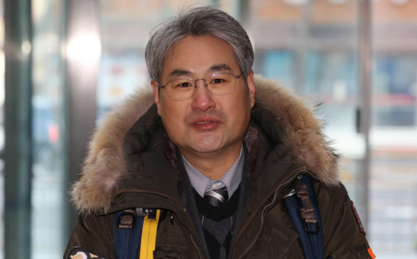 스테이지엑스의 한윤제 입찰대리인이 5G 주파수 경매에 나서기 전 모습. 사진=뉴시스