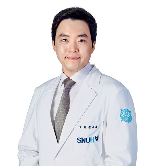 분당서울대병원 호흡기내과 김연욱 교수가 세계폐암학회(IASLC)의 다학제위원회 위원으로 위촉됐다고 8일 밝혔다.  사진은  분당서울대병원 호흡기내과 김연욱 교수. 사진=분당서울대병원