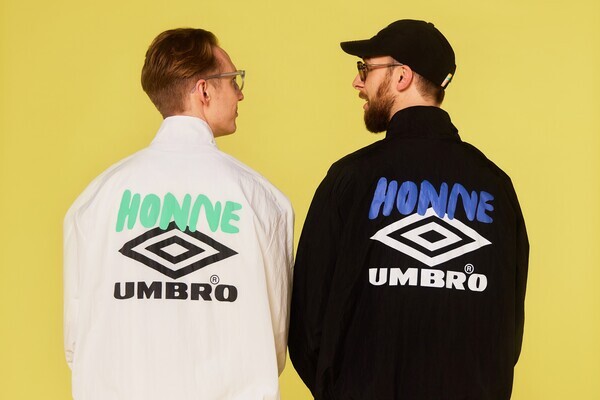 신세계백화점이 '엄브로'의 100주년 기념 팝업스토어를 업계 단독으로 연다. 사진은 '혼네' 협업 상품 컷. 사진=신세계백화점