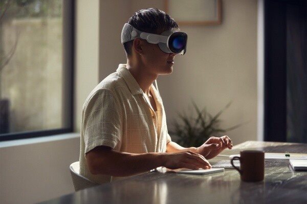 애플이 지난달 초 MR 헤드셋 '비전 프로(Vision Pro)' 출시했으나 기술적 한계로 인한 구매자들의 불만이 나오고 있는 것으로 알려졌다. 사진=애플