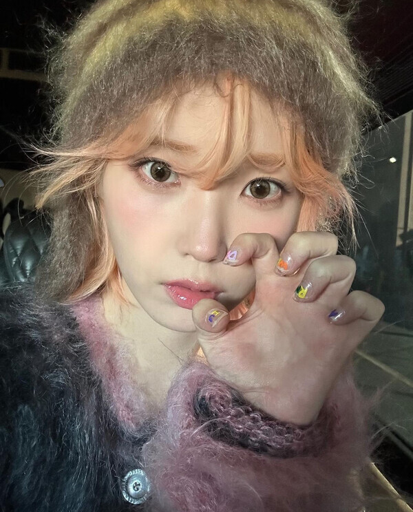 출처: 아이유 공식 인스타그램 계정 @dlwlrma