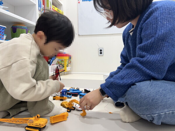 저소득 느린학습 아동대상으로 사회성 프로그램을 진행하고 있는 모습. 사진=영등포구