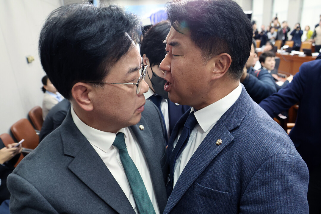 송언석-이기현 ‘배치기’ 충돌…대통령...